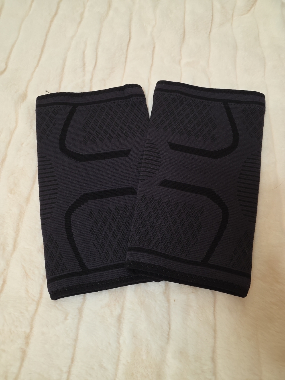 Unisex Gray Compression Knee Sleeves - Supportive Athletic Sleeve Pair NWOT